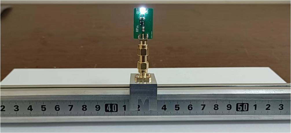用LED測(cè)量同軸線波長(zhǎng) 用LED測(cè)量同軸線波長(zhǎng)